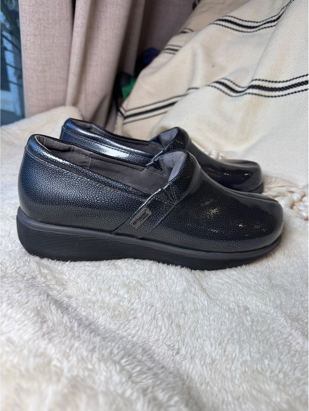 Grey’s Anatomy by SoftWalk Black Slip Resistant Nursing Work Shoes Women’s